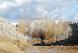 硐室爆破硐室爆破直流電不小于